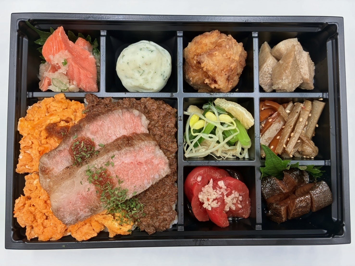 お子様用和牛そぼろ弁当３０００円